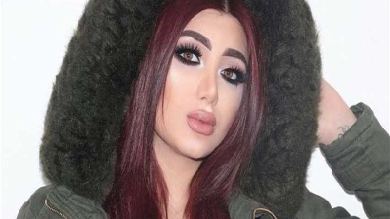 رجل دين عرض عليها