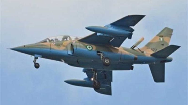 مقتل طيار بعد تصادم