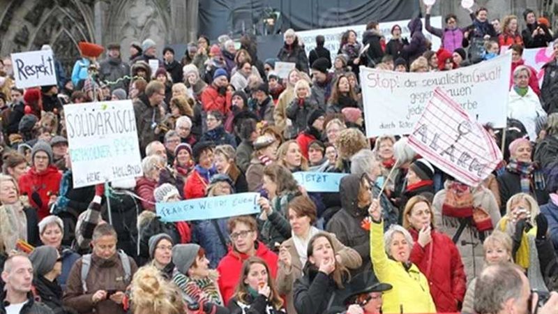 تظاهر مئات الأشخاص