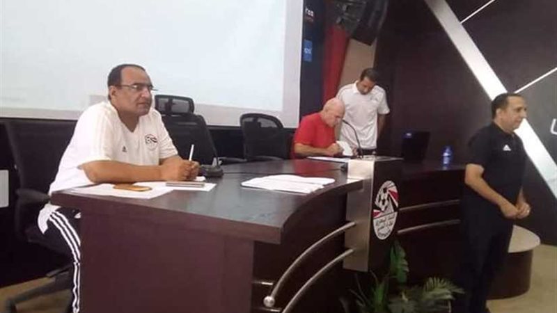 مشاركة 50 حكماً في