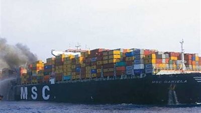 عبور 45 سفينة قناة السويس اليوم بحمولات 2.4 مليون طن