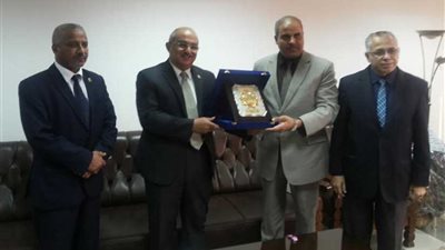 الجمال يستقبل رئيس جامعة الأزهر.. (صور)