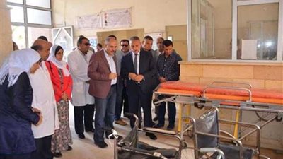 محافظ الاسماعيلية يتفقد مستشفى القنطرة غرب