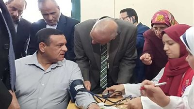 الكشف الطبي على محافظ البحيرة مع بدء انطلاق مبادرة الرئيس للقضاء على فيروس سي