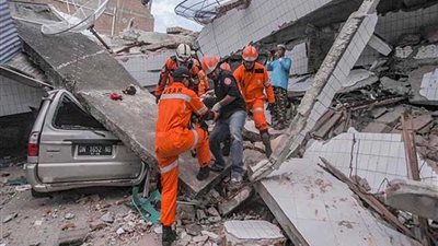 ارتفاع عدد ضحايا الزلزال وتسونامي باندونيسيا إلى 1234 شخصا