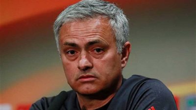 الوضع الصعب لمدرب مانشستر يونايتد جوزيه مورينيو يتصدر الصحف الإنجليزية