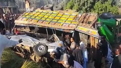 إصابة 20 شخصا فى حادث اصطدام حافلة بشاحنة في باكستان