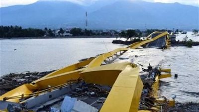 سفينة حربية وطائرة نقل وفريق استطلاع بريطانى فى إندونيسيا بعد الزلازل