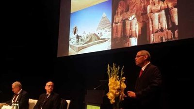 الجمعية الأمانية للمسالك البولية تمنح العضوية الفخرية لمدير مستشفى جراحة المسالك والكلى بجامعة أسيوط