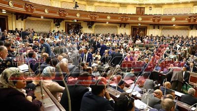 عبدالعال يحيل 5 قرارات جمهورية ومشروعات قوانين إلى اللجان