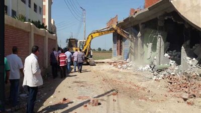 إزالة 7 منازل مخالفة و908 تعديات فى حملة مكبرة بالبحيرة