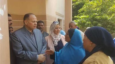محافظ الفيوم يشدد على فحص شكاوى المواطنين
