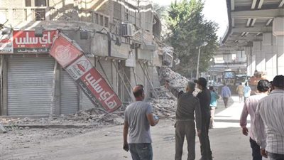 بالصور.. الحماية المدنية تدفع بالمعدات الثقيلة لإزالة أثار عقار الموسكي المنهار