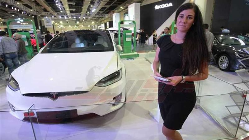 من معرض السيارات