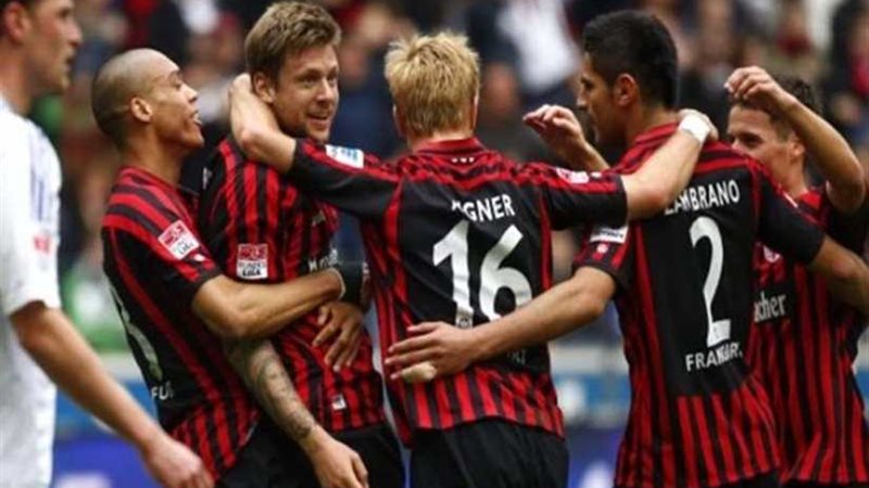 فرانكفورت يفوز على