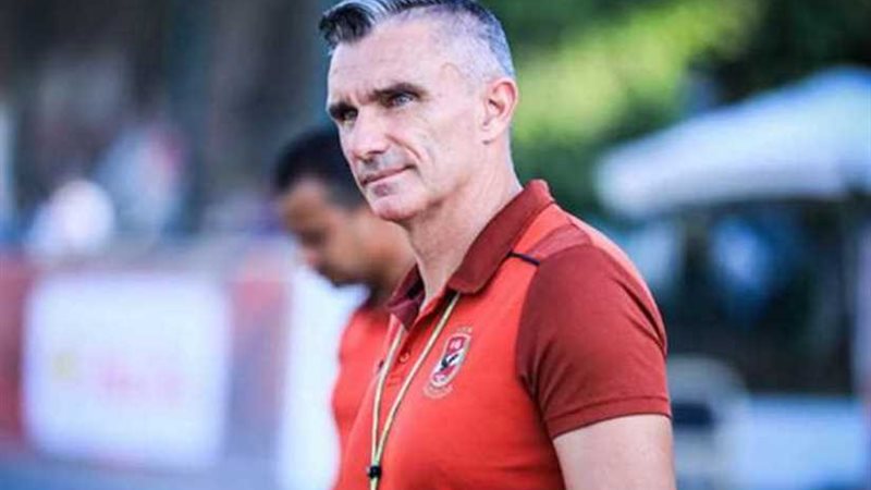 الأهلي يعلن قائمة