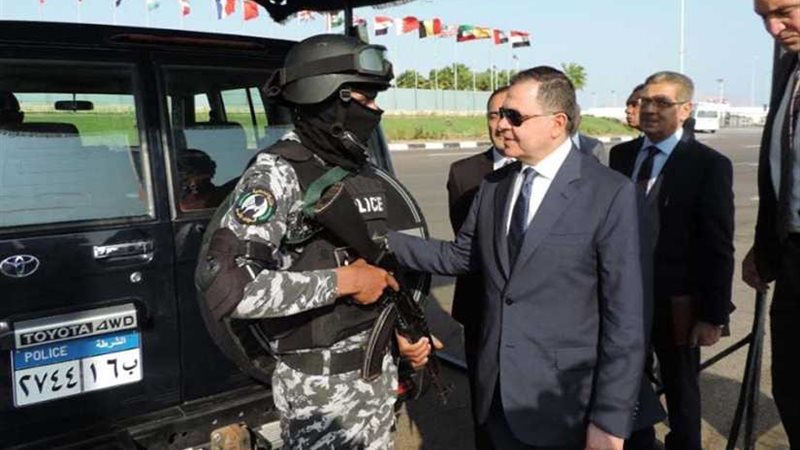 بالصور.. وزير الداخلية