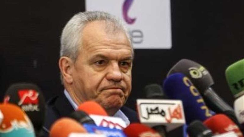 اجيرى يتابع مباراة