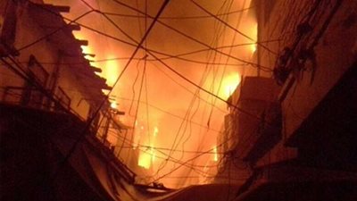 السيطرة على حريق هائل بمصنع ورق في بنها