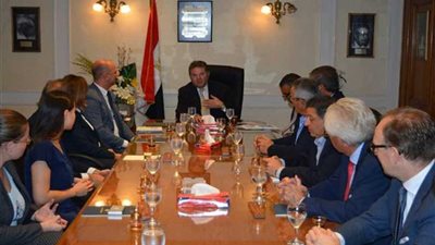 وزير قطاع الأعمال يبحث مع وفدين من الشركات الألمانية والإيطالية فرص تعزيز التعاون