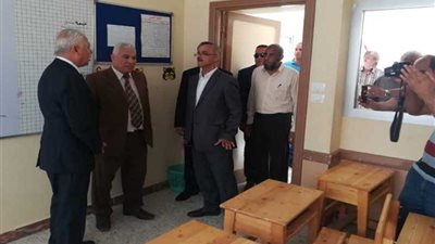 مديرا الأمن والتعليم بالبحيرة يتفقدان المدرسة الفكرية بدمنهور.. صور