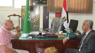 رئيس حي غرب المنصورة الجديد يتسلم مهام عمله