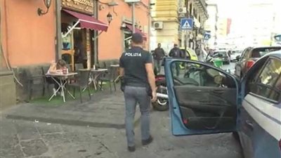 جماهير نابولي تعتدي على مشجعي ليفربول بالدراجات البخارية