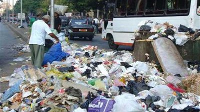 الجيزة تقر غرامة 10 آلاف جنية لإلقاء القمامة في الشارع