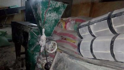 بالصور.. صاحب مخزن الدقيق.. غشاش