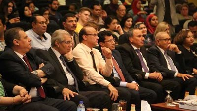 وزير الشباب والرياضة بـ 