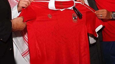 قميص الأهلي بلا إعلانات أمام وفاق سطيف.. لهذا السبب