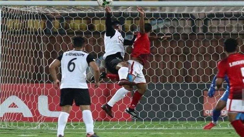 الأهلي يضع قدمًا