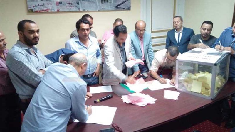 بدء فرز انتخابات