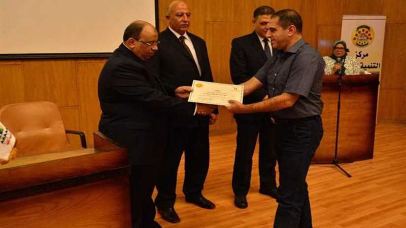 ننشر السيرة الذاتية