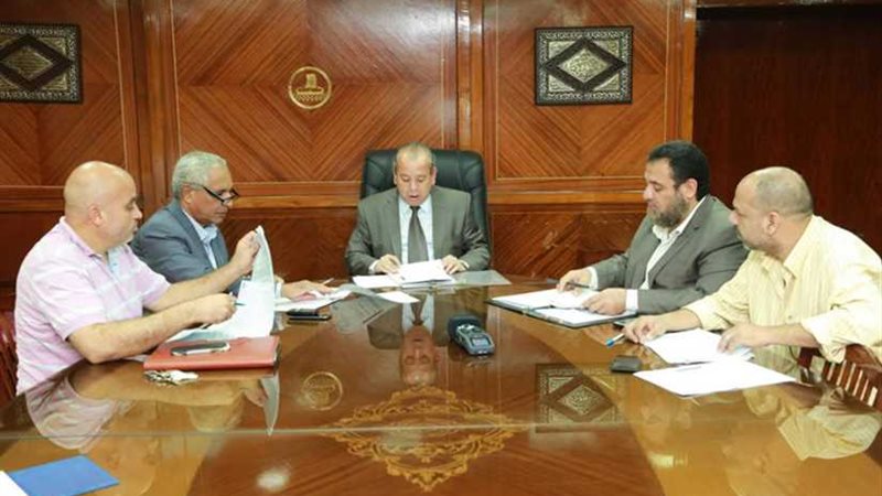 محافظ كفرالشيخ يناقش