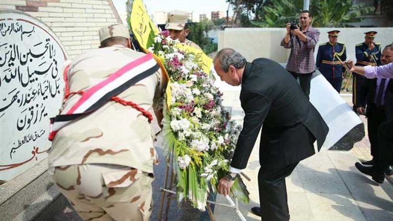 محافظ كفرالشيخ يضع