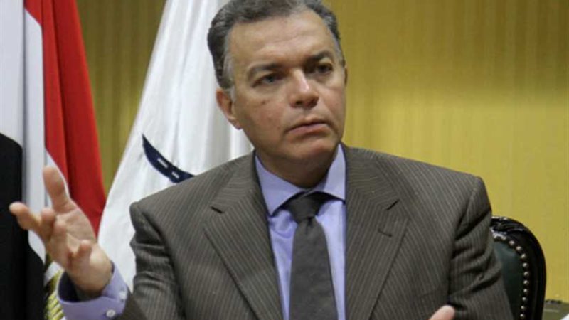 وزير النقل يستعرض