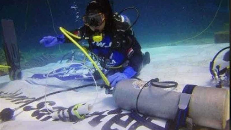 طفلة مصرية تغطس 55