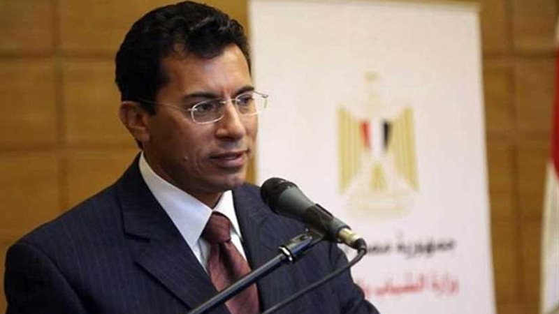 أشرف صبحي يلتقي أعضاء