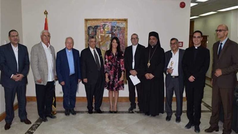 وزيرة السياحة تلتقي