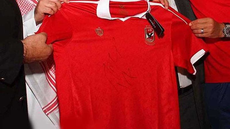 قميص الأهلي بلا إعلانات