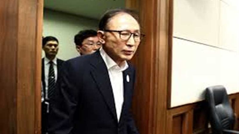 السجن 15 عاما للرئيس