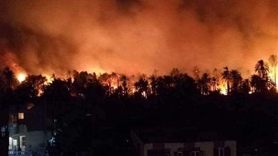 الرياح تنقل حريق الراشدة إلى قرية العوينة في الوادي الجديد