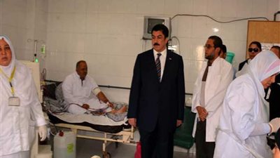 محافظ القليوبية في جولة مفاجئة لمستشفى الخانكة.. صور وفيديو