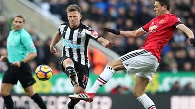 مانشستر يونايتد يحول تأخره بهدفين لفوز مثير على نيوكاسل في الدوري الإنجليزي