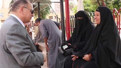 محافظ الفيوم يفاجئ المستشفي العام (صور)