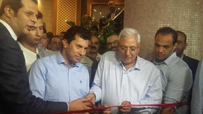 وزير الرياضة يضع حجر أساس 3 منشآت جديدة بنادي الحوار