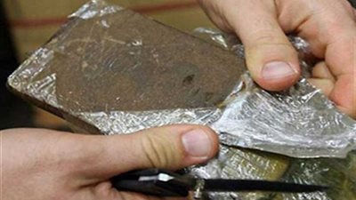 القبض على مزارع بحوزته 200 جرام من مخدر الحشيش للاتجار بالمنيا