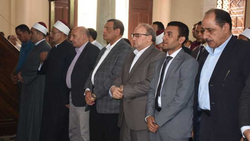 محافظ البحيرة يؤدى