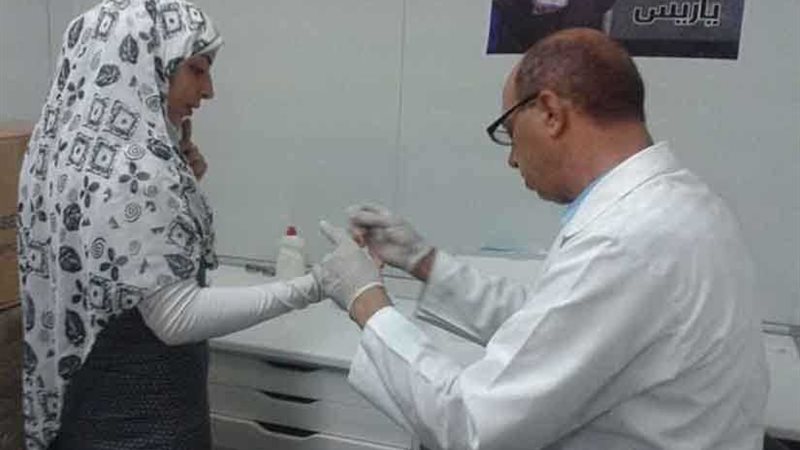 سحب عينات من محتجزي